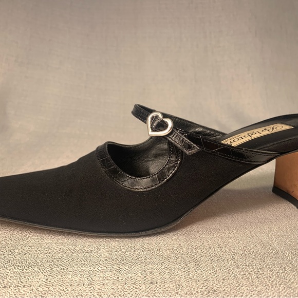 Vintage Brighton black Italian leather & silk heels w/ silver heart buckle - Picture 5 of 12